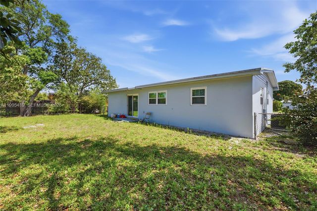 18830 NW 29th Pl, Miami Gardens, FL 33056