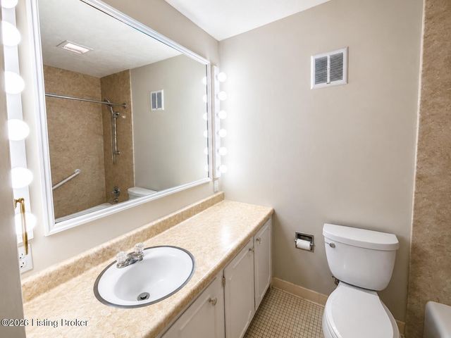 1935 Gardiner Ln APT A2, Louisville, KY 40205