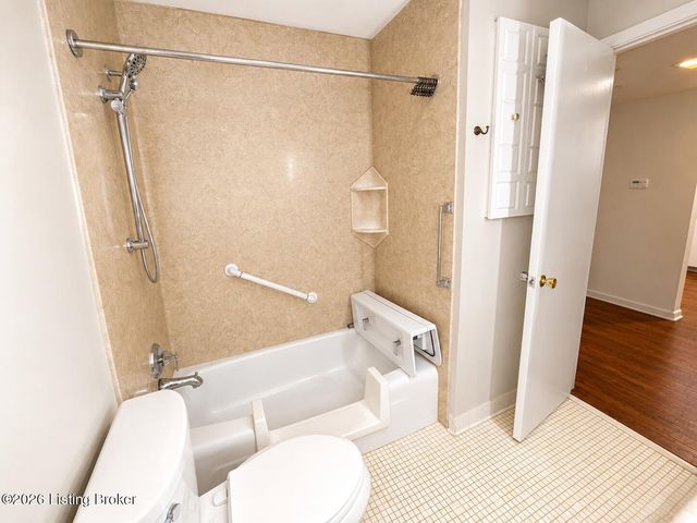 1935 Gardiner Ln APT A2, Louisville, KY 40205
