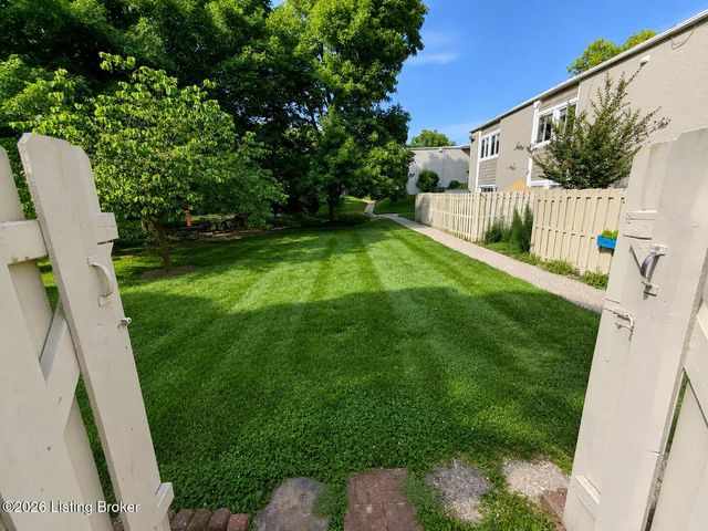 1935 Gardiner Ln APT A2, Louisville, KY 40205