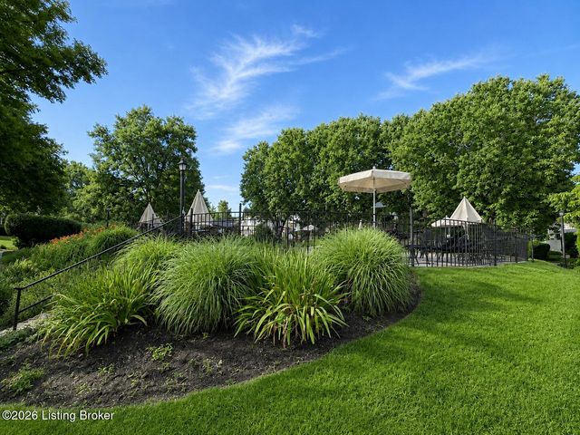 1935 Gardiner Ln APT A2, Louisville, KY 40205