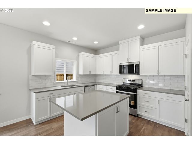 589 E Cleveland St, Carlton, OR 97111