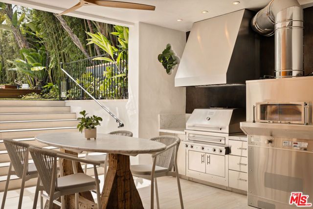 966 Palisades Beach Road, Santa Monica, CA 90403