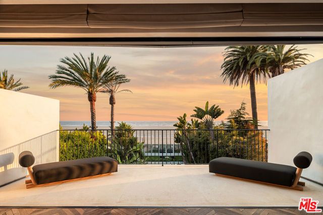 966 Palisades Beach Road, Santa Monica, CA 90403