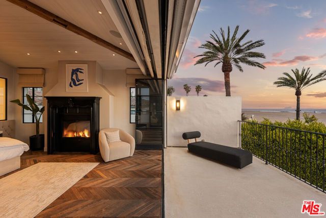 966 Palisades Beach Road, Santa Monica, CA 90403