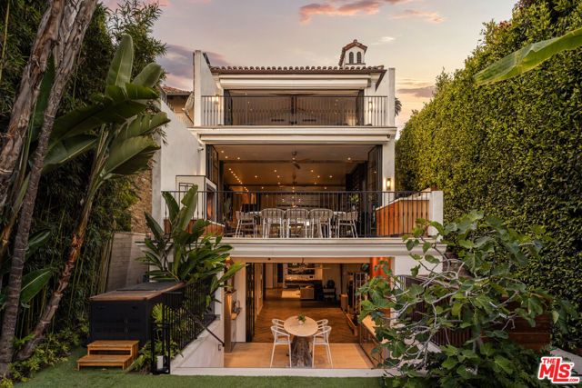 966 Palisades Beach Road, Santa Monica, CA 90403