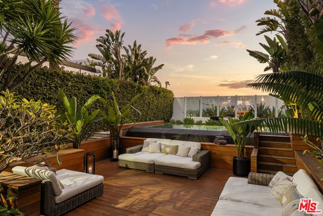 966 Palisades Beach Road, Santa Monica, CA 90403