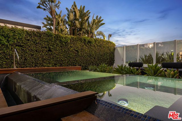 966 Palisades Beach Road, Santa Monica, CA 90403