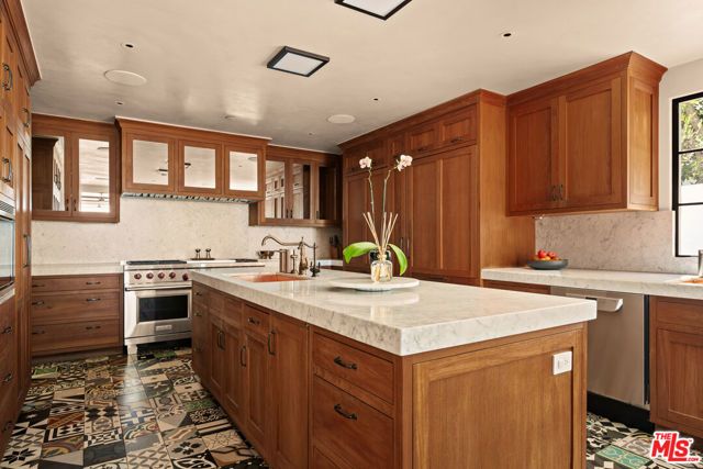 966 Palisades Beach Road, Santa Monica, CA 90403