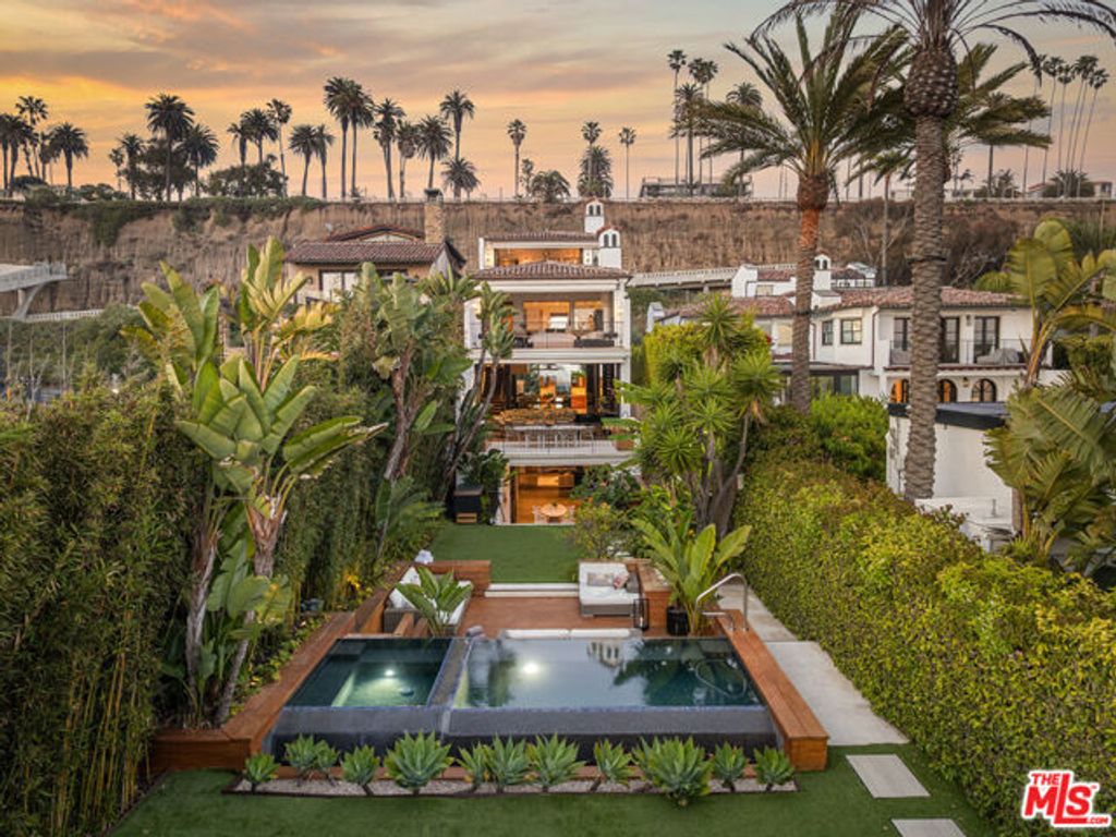 966 Palisades Beach Road, Santa Monica, CA 90403