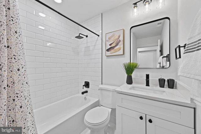 708 W JASPER CT, Sterling, VA 20164