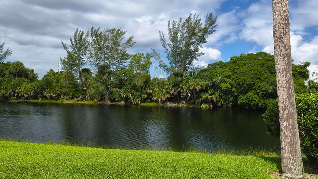 173 Lake Meryl Drive, West Palm Beach, FL 33411