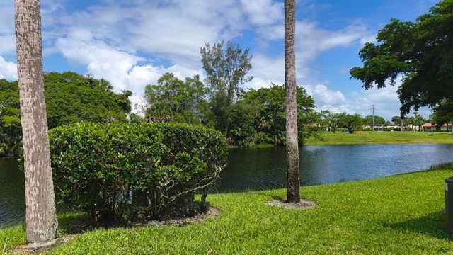 173 Lake Meryl Drive, West Palm Beach, FL 33411