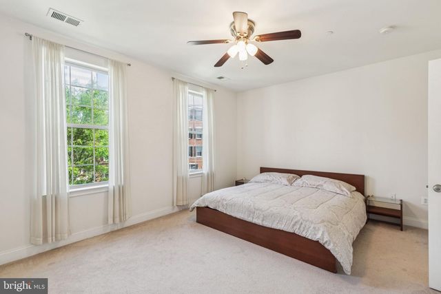 105 COMMODORE CT, Philadelphia, PA 19146