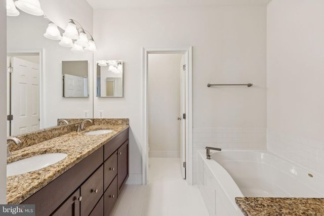 105 COMMODORE CT, Philadelphia, PA 19146