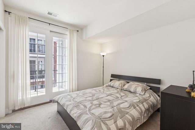 105 COMMODORE CT, Philadelphia, PA 19146