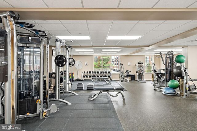 105 COMMODORE CT, Philadelphia, PA 19146