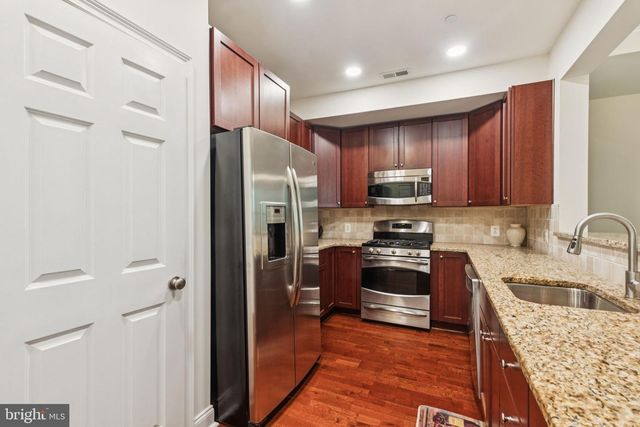 105 COMMODORE CT, Philadelphia, PA 19146