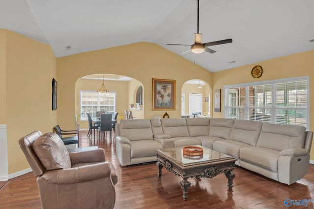 15651 Coach House Court NW, Harvest, AL 35749