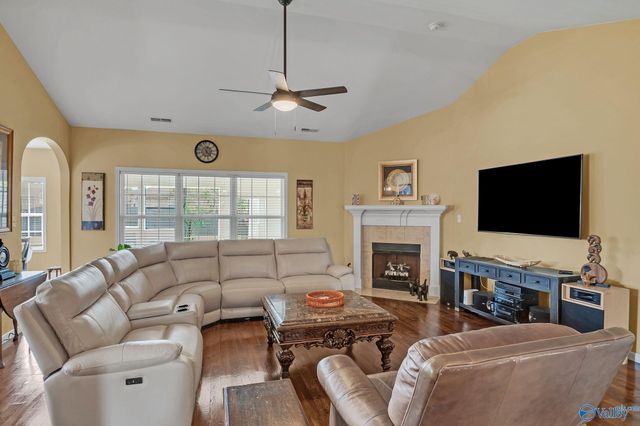15651 Coach House Court NW, Harvest, AL 35749