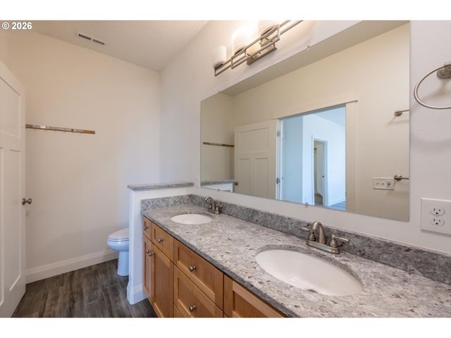 2010 ROOSEVELT Loop, North Bend, OR 97459