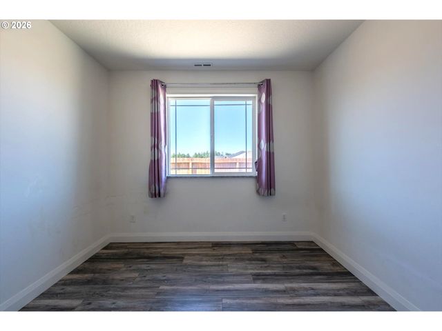 2010 ROOSEVELT Loop, North Bend, OR 97459