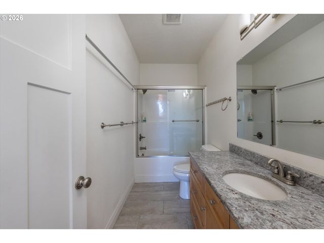 2010 ROOSEVELT Loop, North Bend, OR 97459