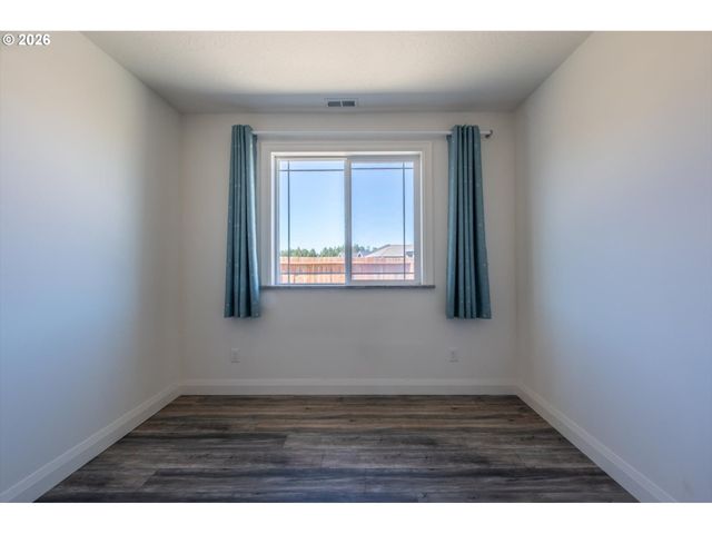 2010 ROOSEVELT Loop, North Bend, OR 97459