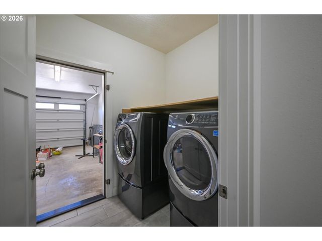 2010 ROOSEVELT Loop, North Bend, OR 97459