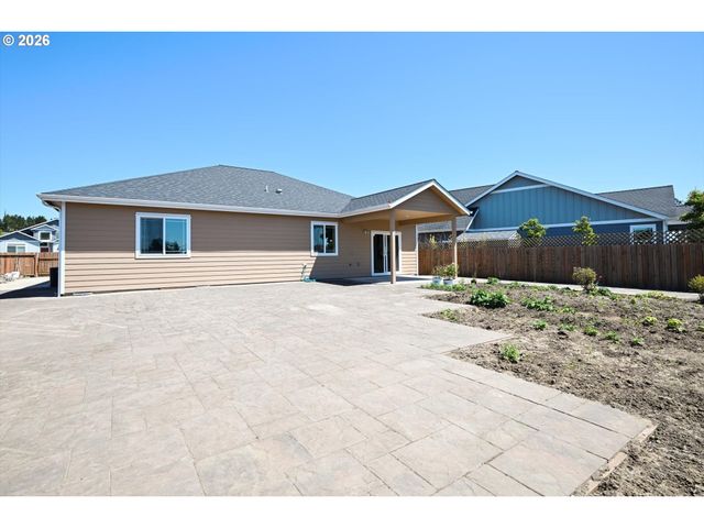 2010 ROOSEVELT Loop, North Bend, OR 97459