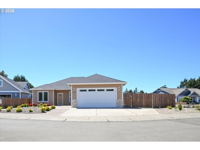 2010 ROOSEVELT Loop, North Bend, OR 97459