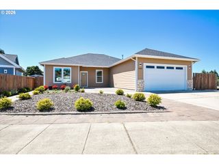 2010 ROOSEVELT Loop, North Bend, OR 97459