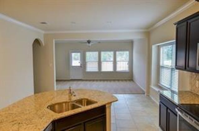 304 Chickadee LN, Leander, TX 78641