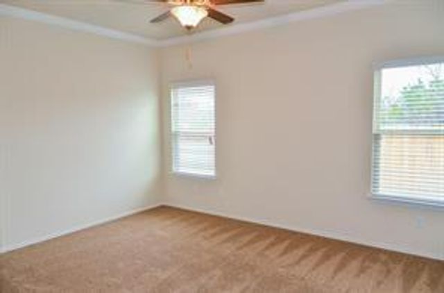 304 Chickadee LN, Leander, TX 78641