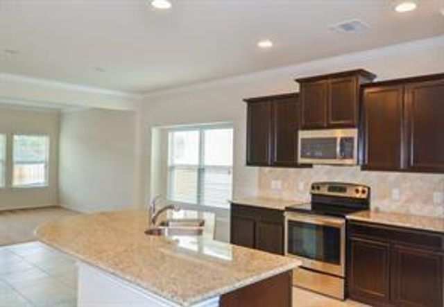 304 Chickadee LN, Leander, TX 78641