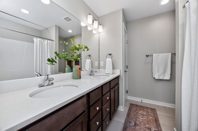 5430 154th Court, Urbandale, IA 50323