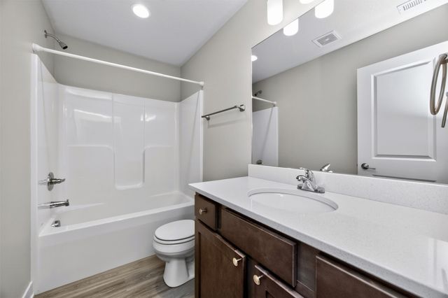 5430 154th Court, Urbandale, IA 50323