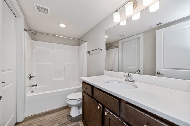 5430 154th Court, Urbandale, IA 50323