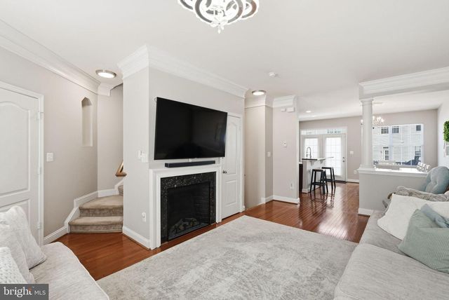 5027 POTOMAC HIGHLANDS CIR, Triangle, VA 22172