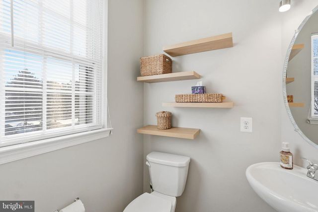 5027 POTOMAC HIGHLANDS CIR, Triangle, VA 22172