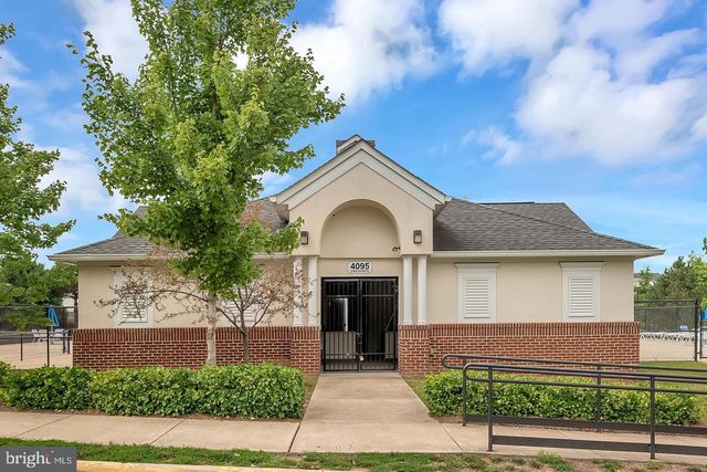 5027 POTOMAC HIGHLANDS CIR, Triangle, VA 22172