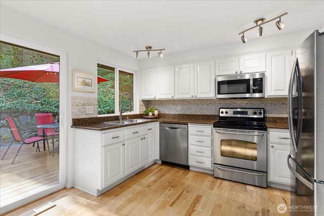 21318 Pioneer Way, Edmonds, WA 98026