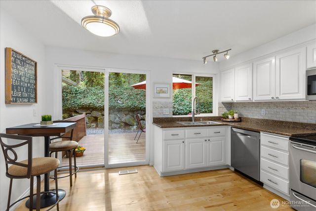 21318 Pioneer Way, Edmonds, WA 98026