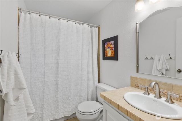 21318 Pioneer Way, Edmonds, WA 98026