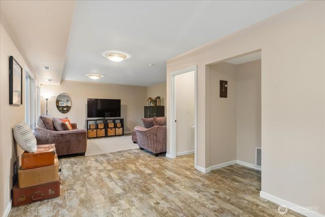 21318 Pioneer Way, Edmonds, WA 98026