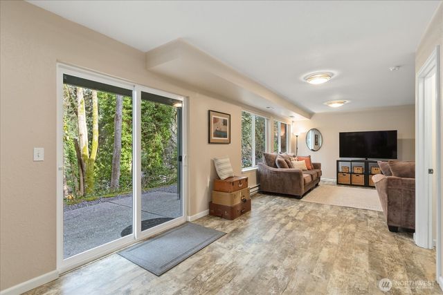 21318 Pioneer Way, Edmonds, WA 98026