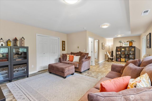 21318 Pioneer Way, Edmonds, WA 98026