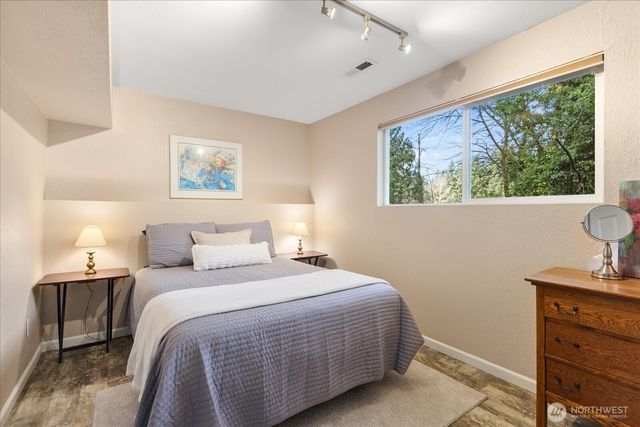 21318 Pioneer Way, Edmonds, WA 98026