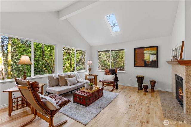 21318 Pioneer Way, Edmonds, WA 98026