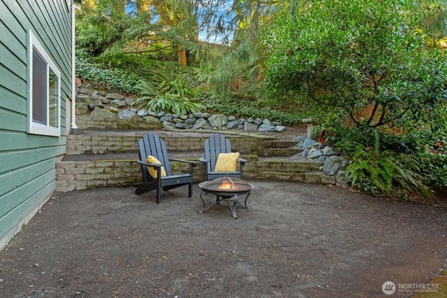 21318 Pioneer Way, Edmonds, WA 98026